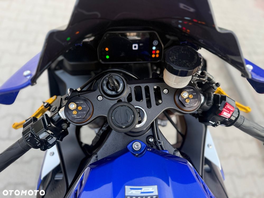 Yamaha R1 - 31