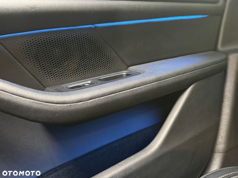 Porsche Taycan 105kWh Performance Plus - 28