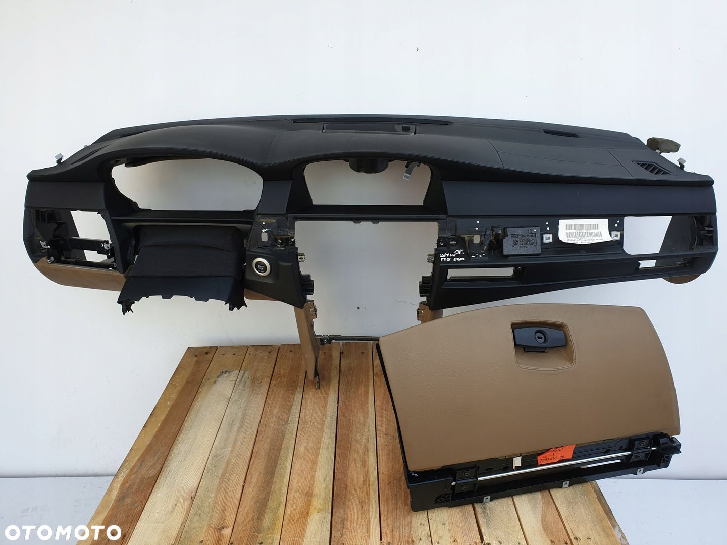 BMW E60 E61 M5 DESKA ROZDZIELCZA KONSOLA SKÓRA - 1