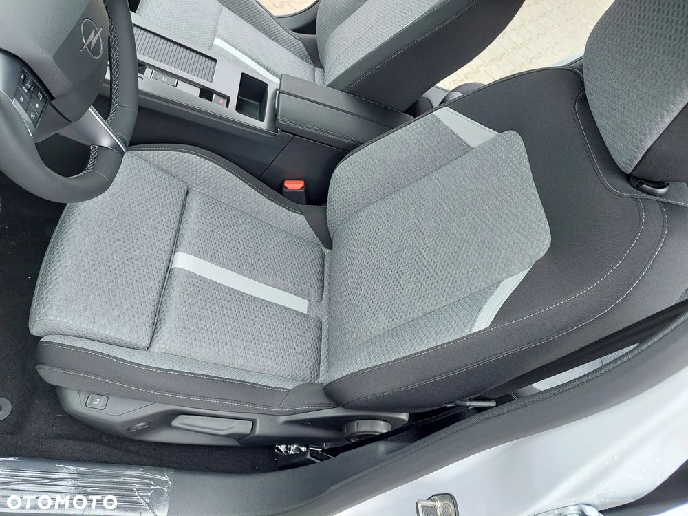Opel Astra 1.2 T mHEV Business Edition S&S eDTC - 29