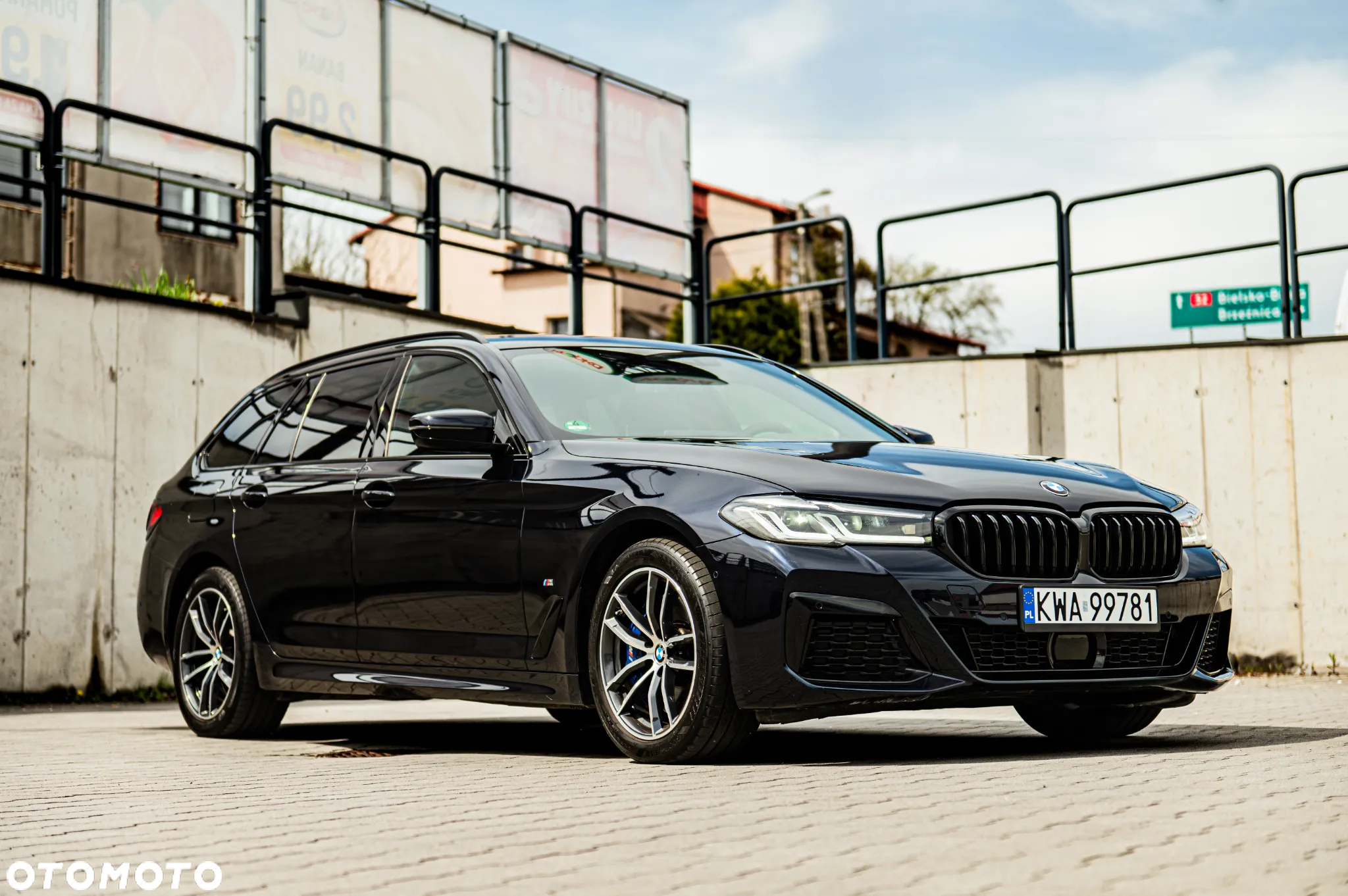 BMW Seria 5 530d xDrive Touring M Sport Edition - 2