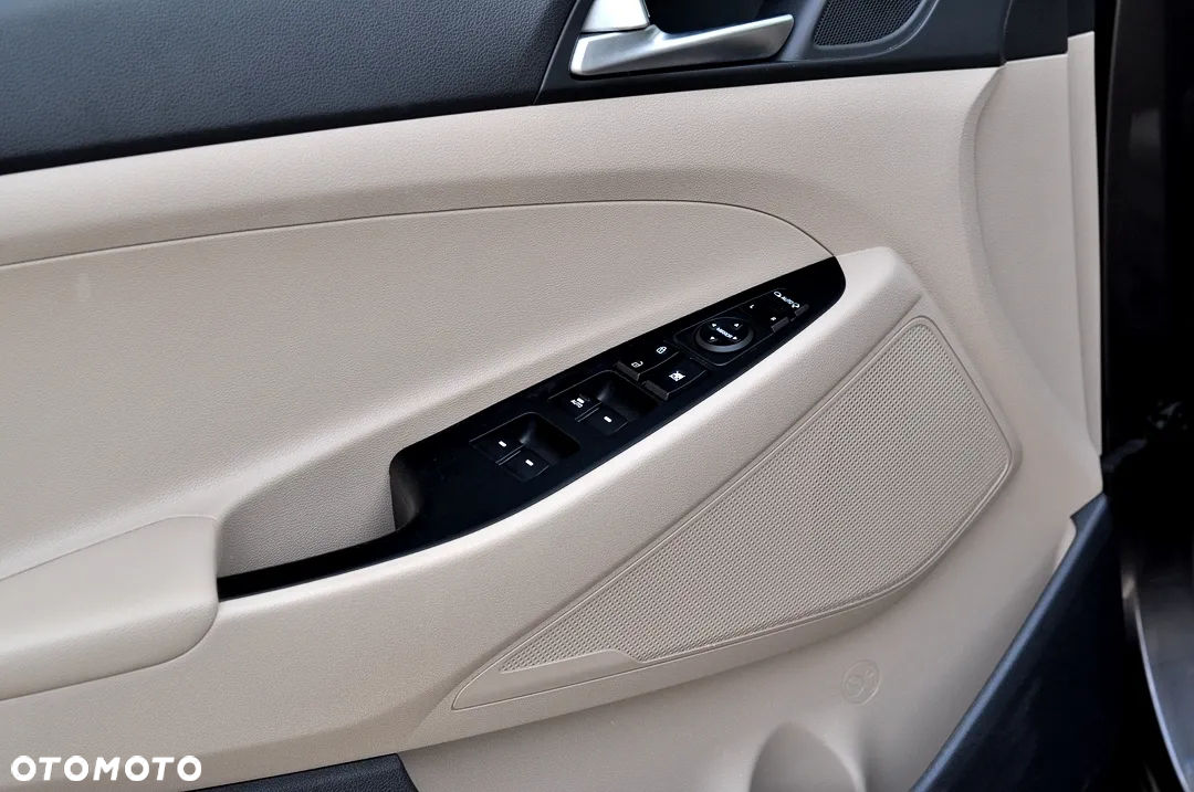 Hyundai Tucson 2.0 CRDI BlueDrive Style 2WD - 16