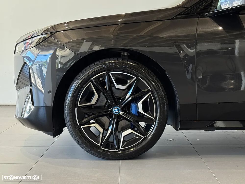 BMW iX xDrive 50 Pack Desportivo - 17