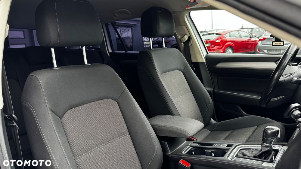 Volkswagen Passat - 17