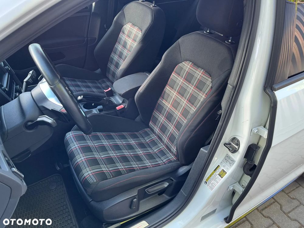 Volkswagen Golf GTI (BlueMotion Technology) DSG - 10