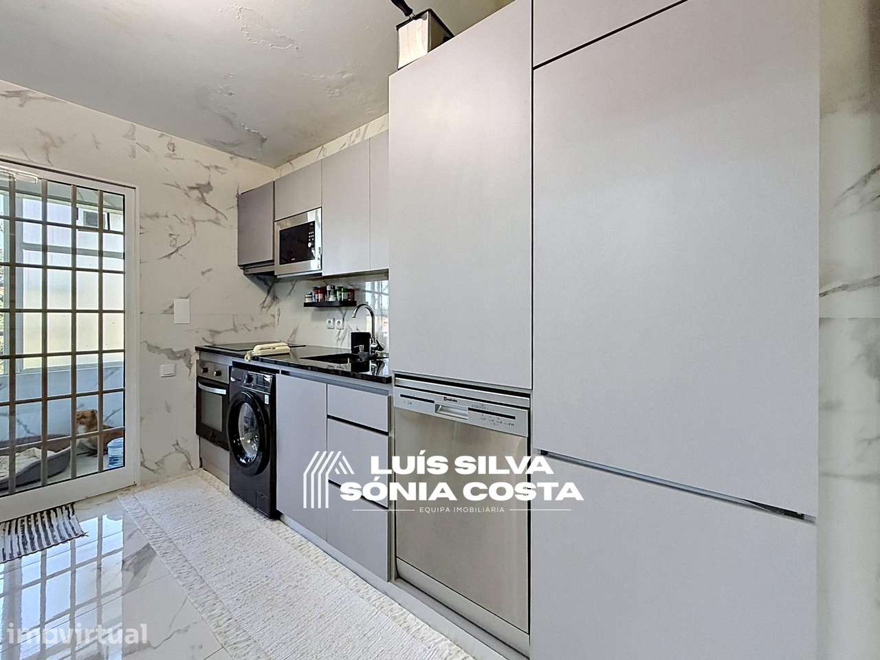 Apartamento T2 com Elevador, Garagem, Parcialmente Remodelado –... - Grande imagem: 3/16