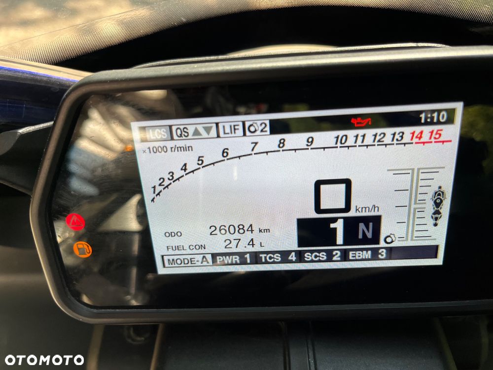 Yamaha R1 - 8