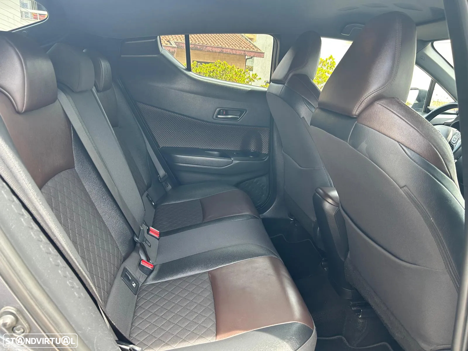 Toyota C-HR 1.8 HSD Exclusive+P.Luxury - 24