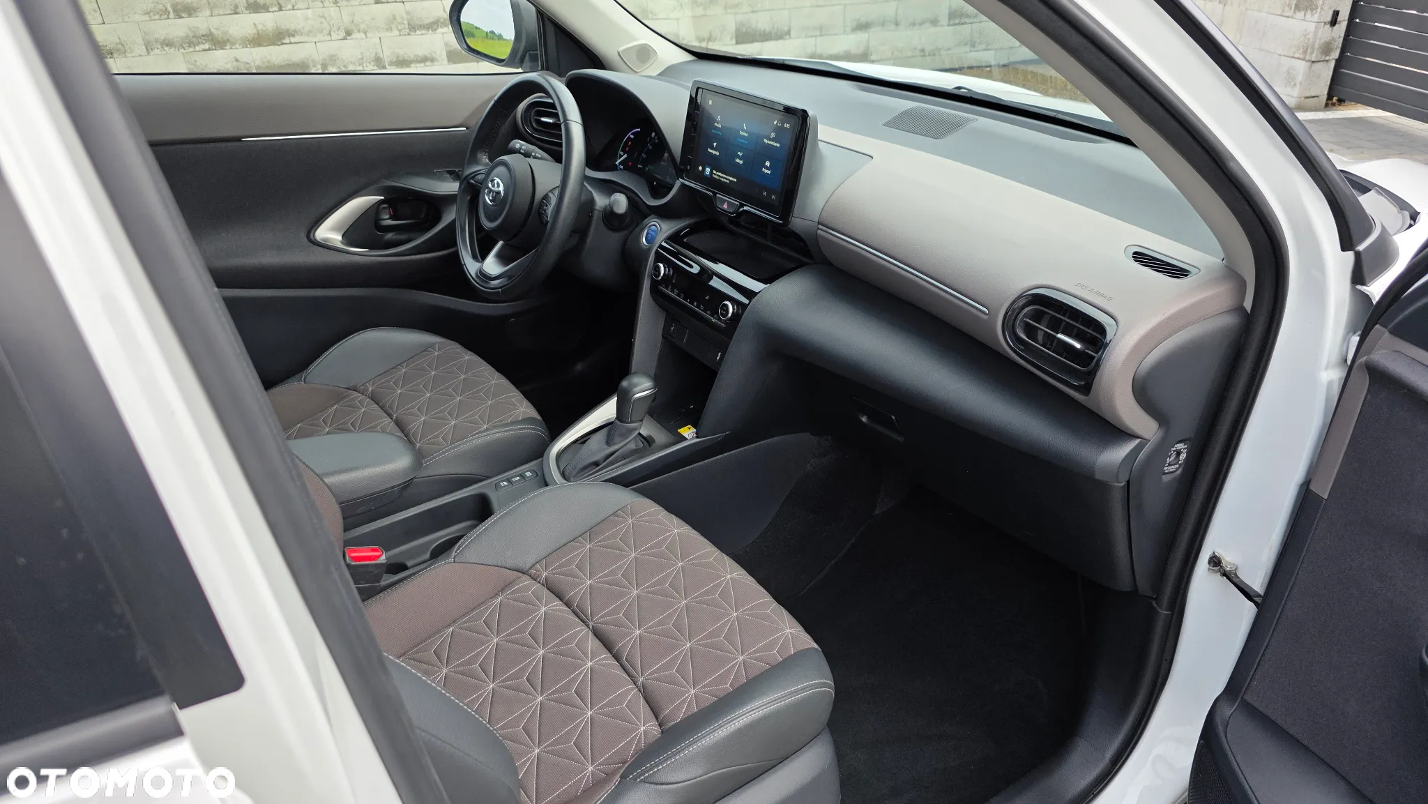 Toyota Yaris Cross Hybrid 1.5 Executive - 12