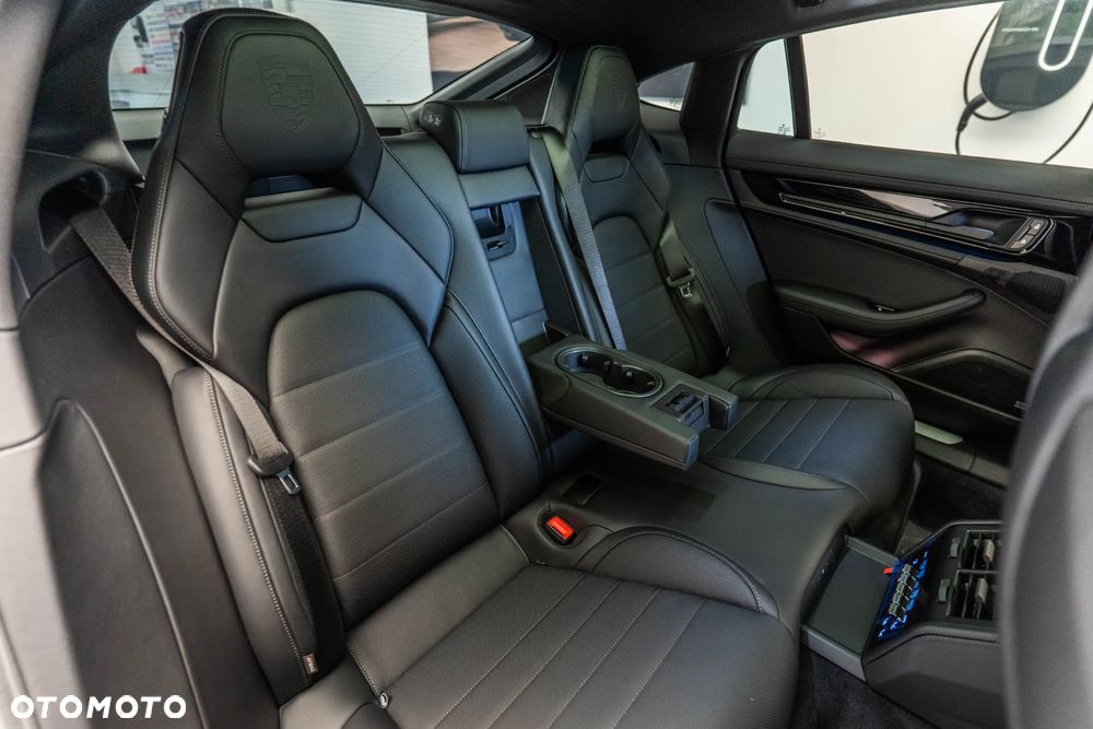 Porsche Panamera 4 E-Hybrid PHEV - 13