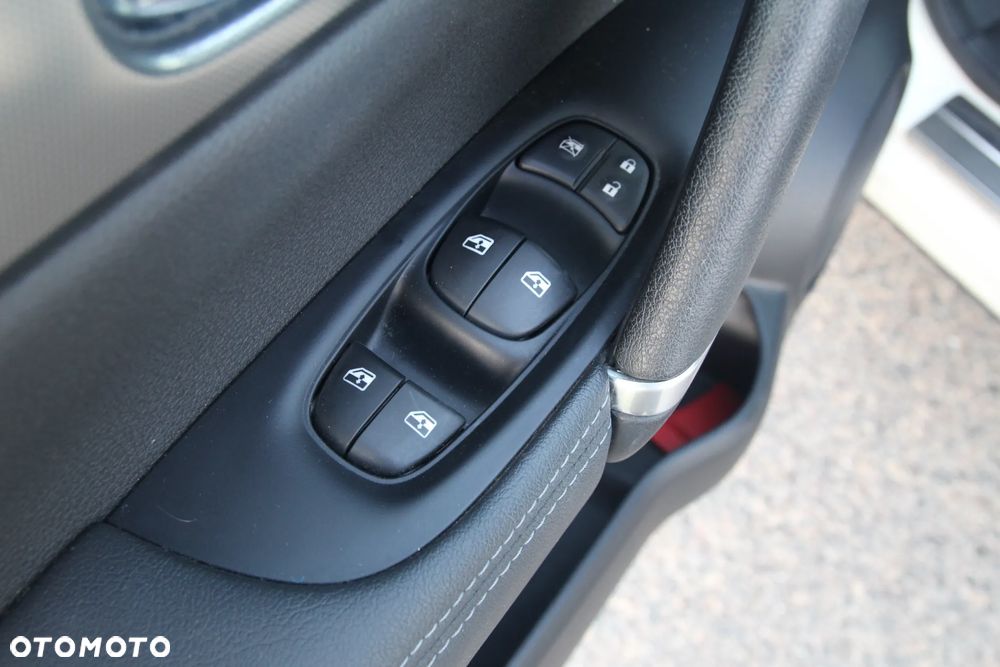 Nissan Qashqai 1.3 DIG-T Tekna - 24