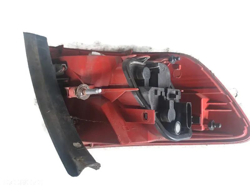 AUDI A6 C6 05r KOMBI LAMPA PRAWY TYŁ W BŁOTNIK LED - 2