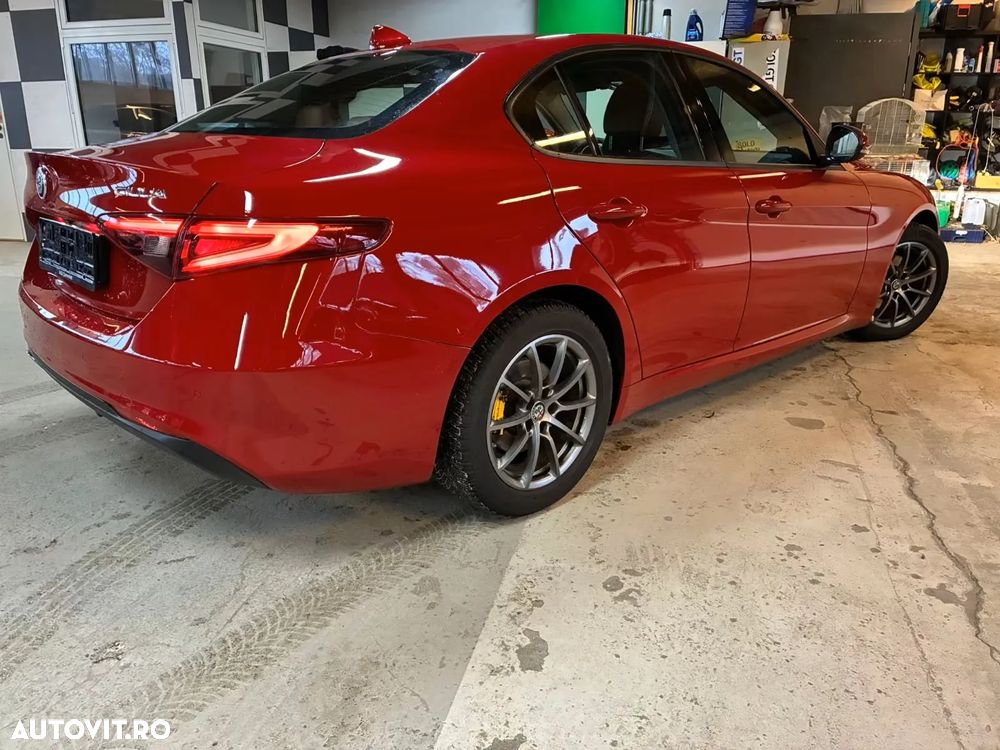 Alfa Romeo Giulia 2.0 Turbo RWD AT8 - 6