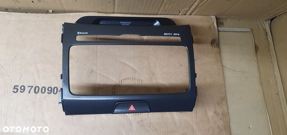 Ramka dekor radia konsoli włącznik awaryjnych Kia Sportage III - 5