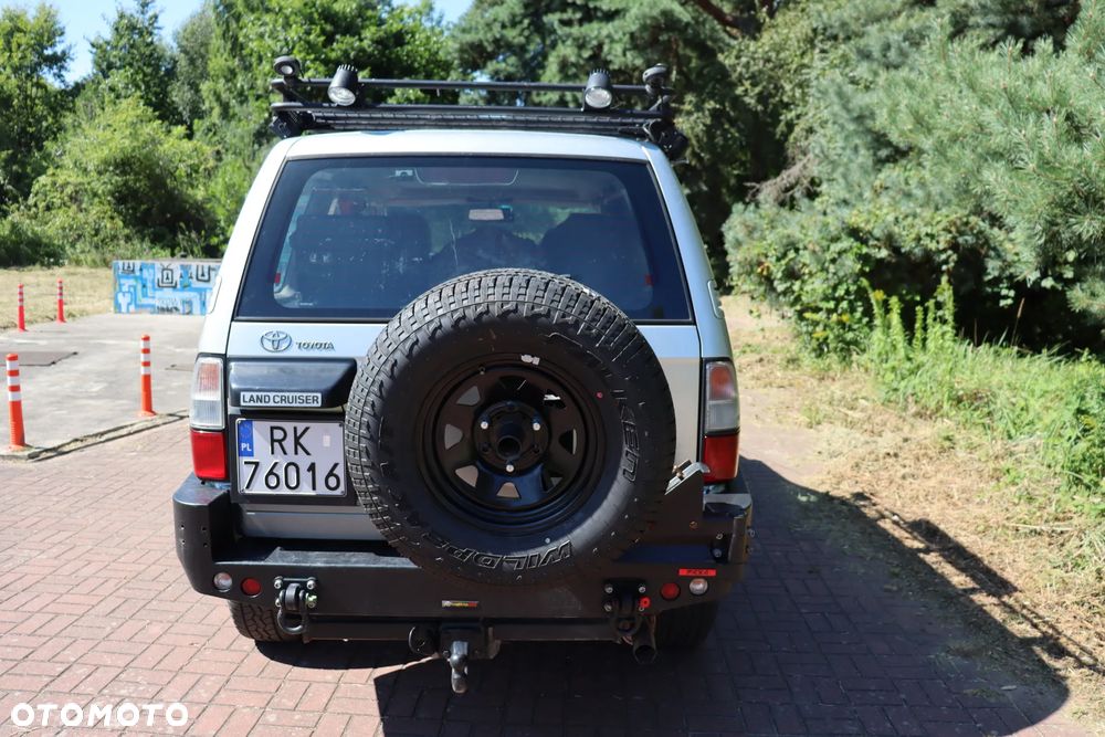 Toyota Land Cruiser - 4