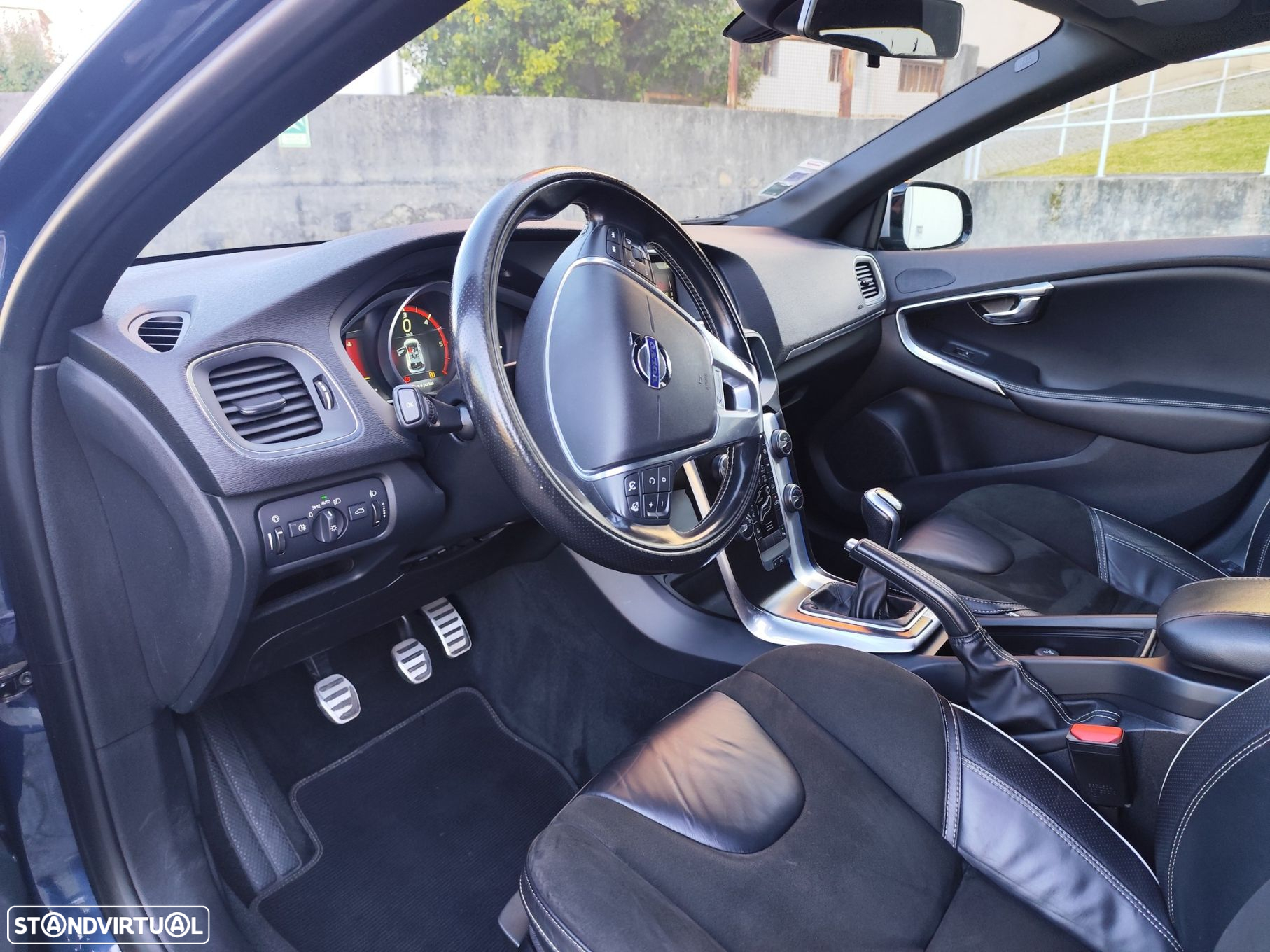 Volvo V40 1.6 D2 R-Design - 17