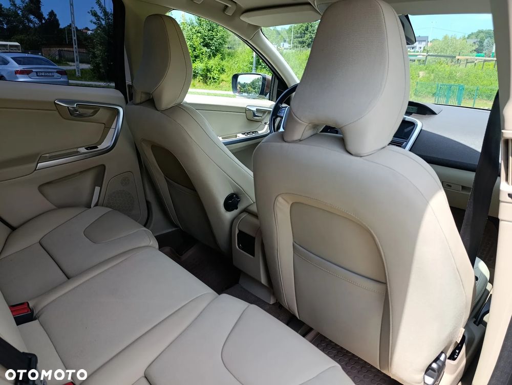 Volvo XC 60 2.4D Momentum - 16