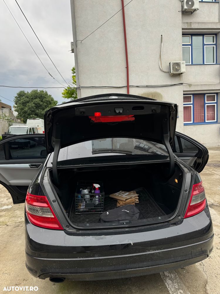 Mercedes-Benz C - 9