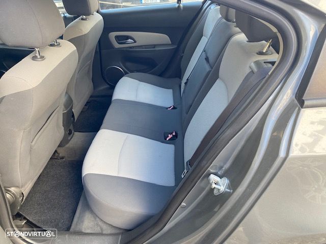 Chevrolet Cruze 1.6 LS - 5