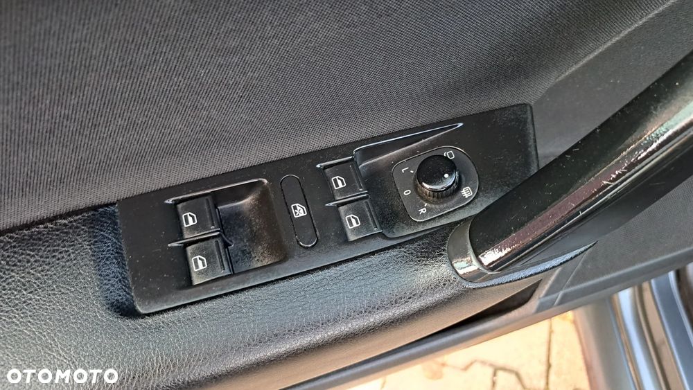 Volkswagen Passat 2.0 TDI DPF DSG Individual Chrom - 16