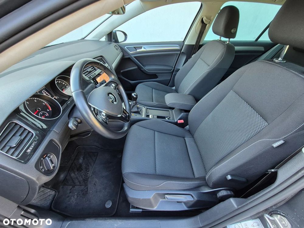 Volkswagen Golf - 10