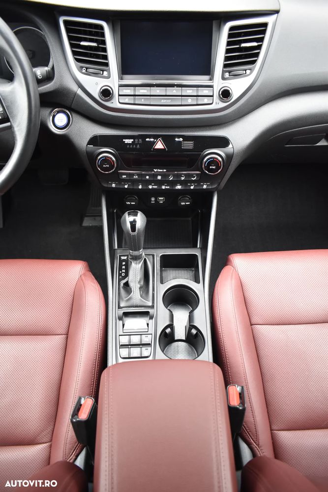 Hyundai Tucson 2.0 CRDI 4WD 6AT Luxury Pack+ - 34
