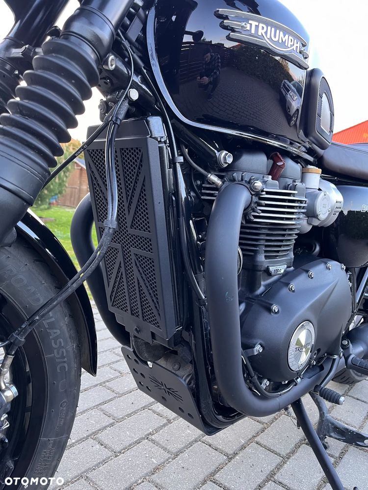 Triumph Bonneville - 9