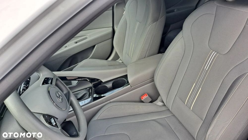 Hyundai Elantra 1.6 Comfort - 19
