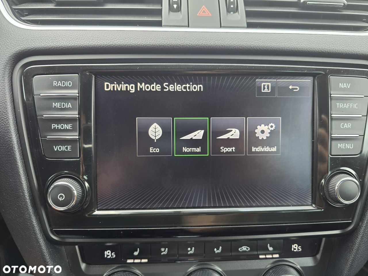 Skoda Octavia 2.0 TDI RS Challenge DSG - 31