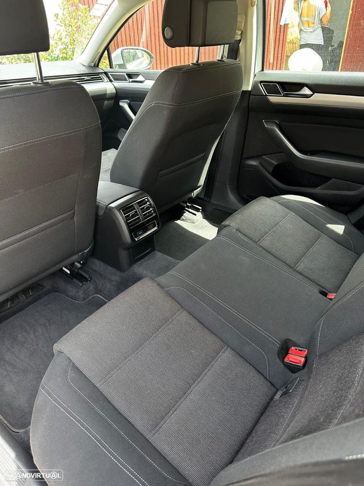 VW Passat Variant 1.6 TDI BlueMotion - 13