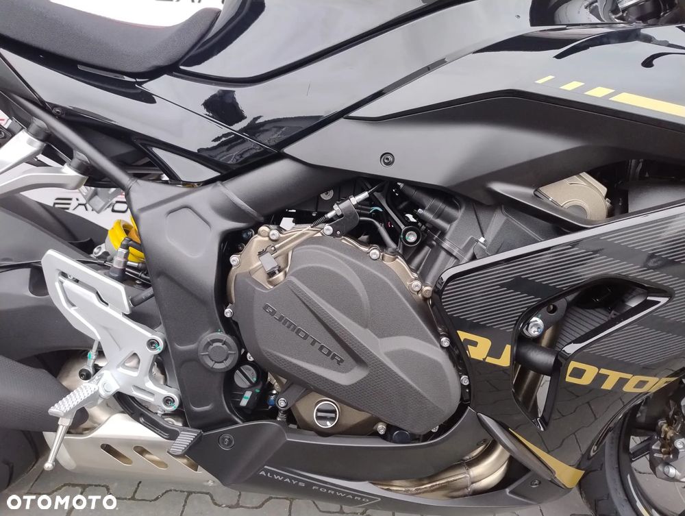QJMOTOR SRK 800RR - 22