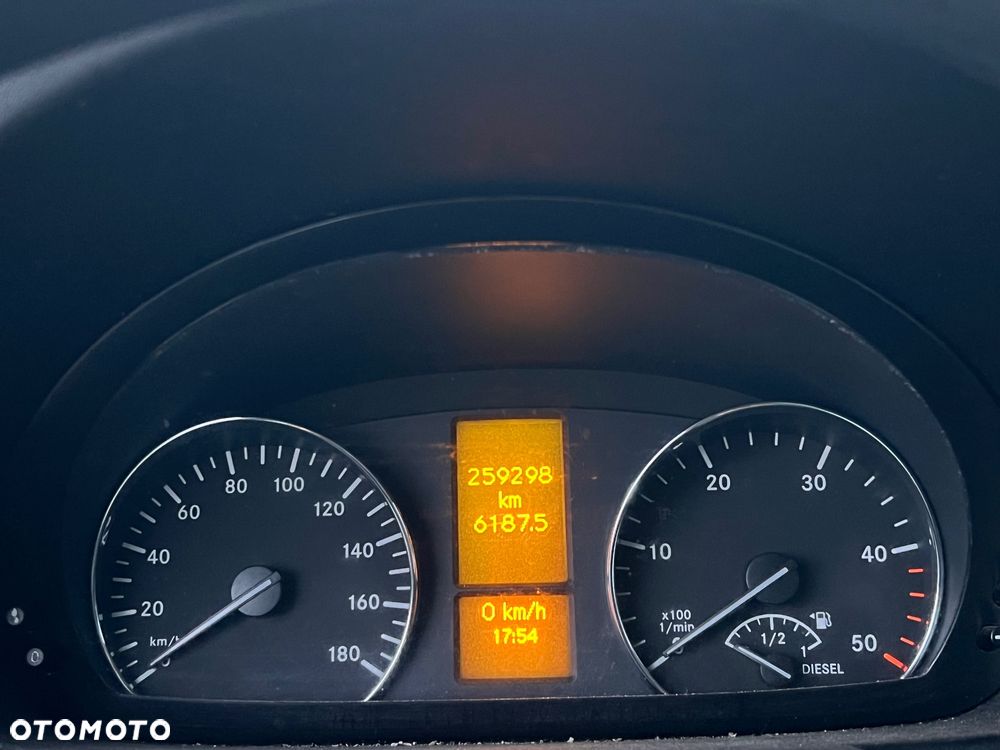 Mercedes-Benz Sprinter 419 - 19