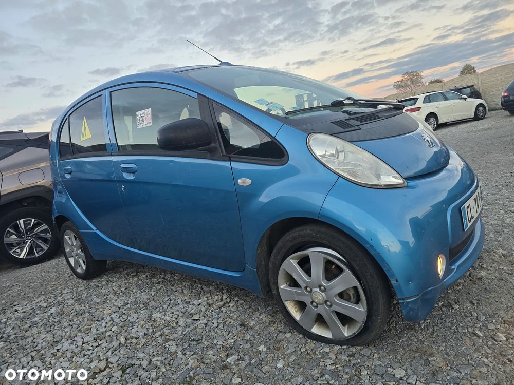 Peugeot iOn - 8