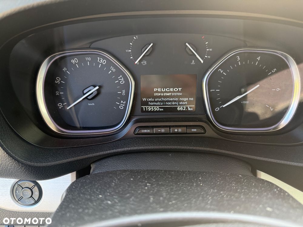 Peugeot Traveller 2.0 BlueHDi Long Business Vip - 23