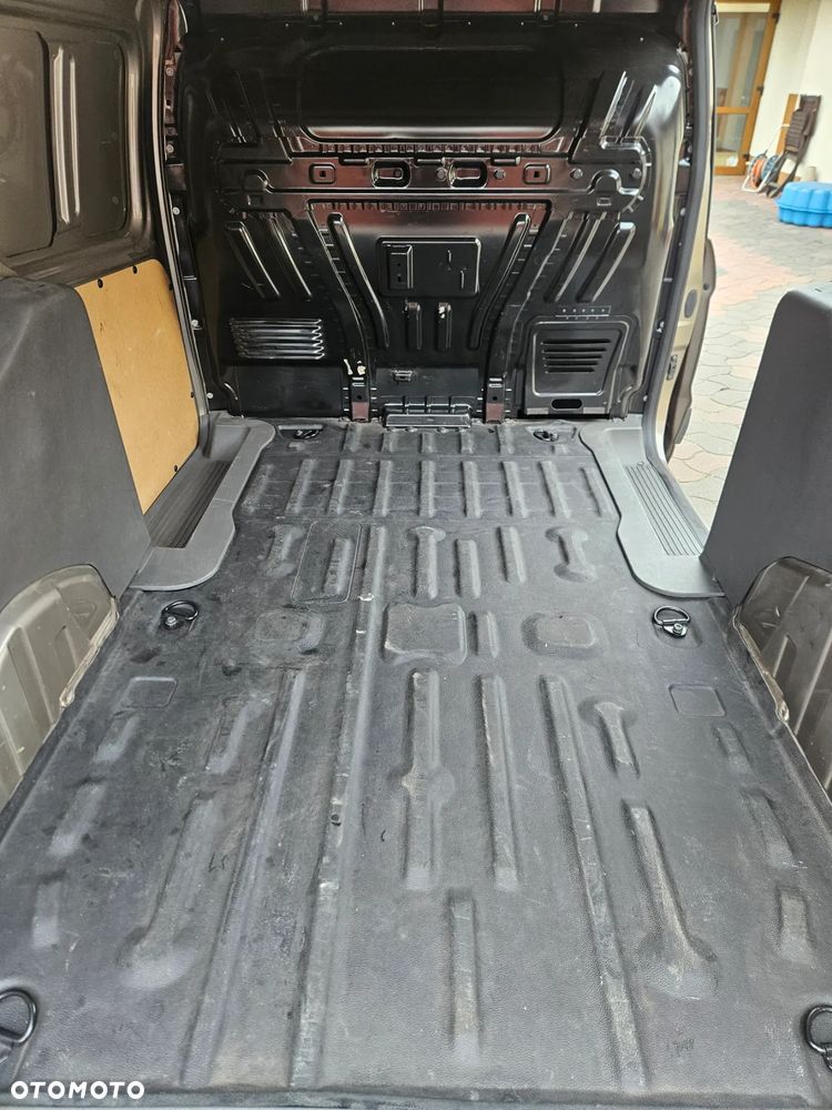 Ford Transit Connect L2 - 15