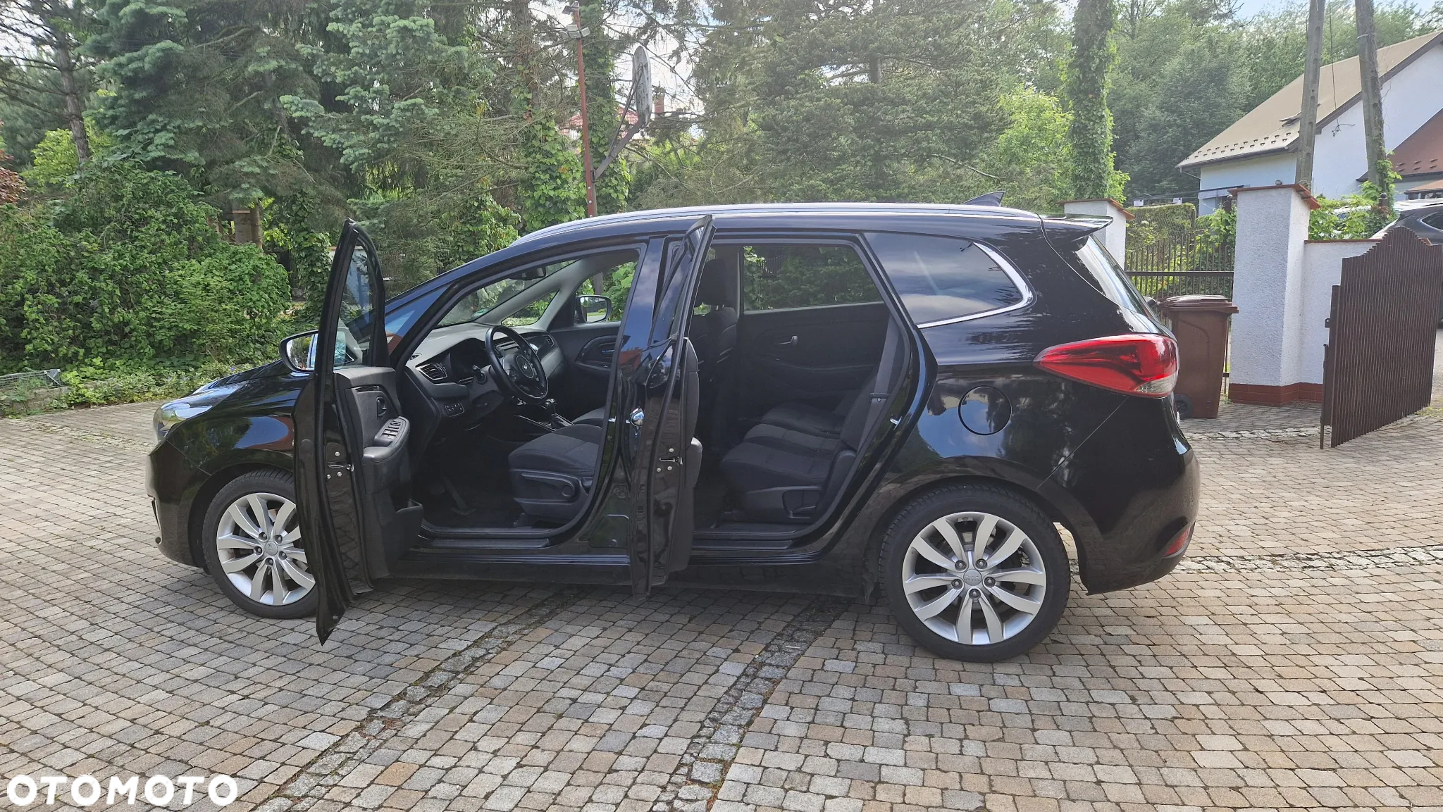 Kia Carens - 8
