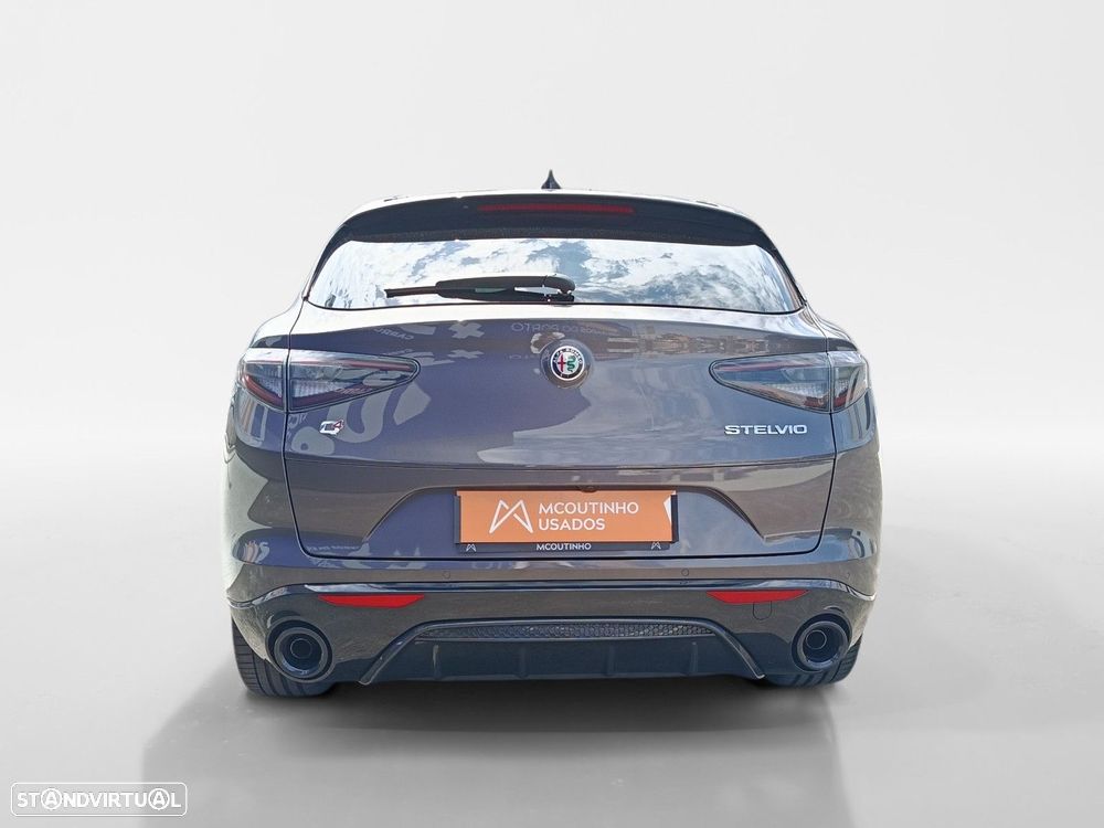 Alfa Romeo Stelvio 2.2 D Veloce Q4 AT8 - 4