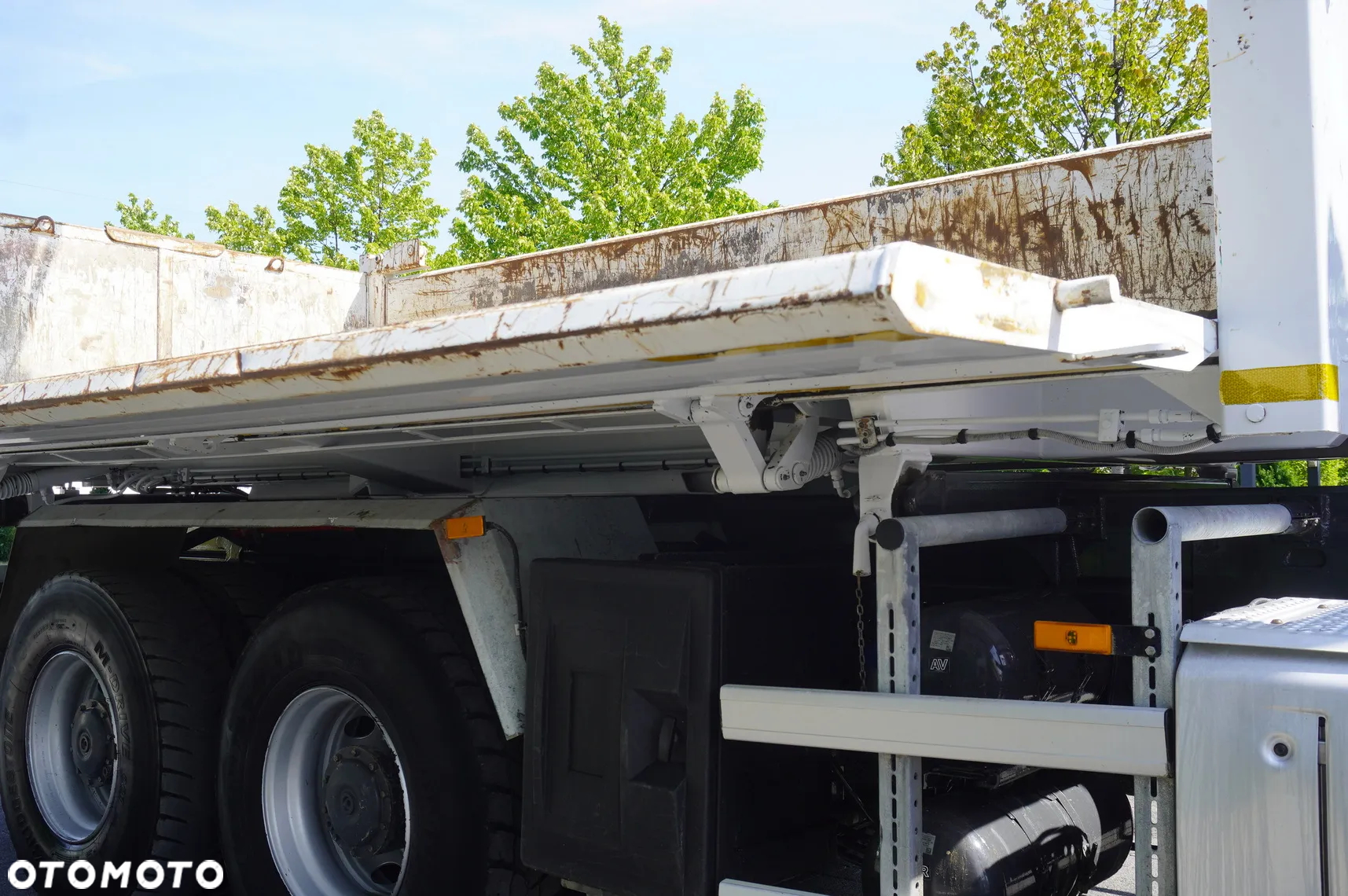Mercedes-Benz Arocs 2636 / Fassi F155A.0.22 6t / 120 tys. km / Wywrotka 3-stronna / 2 x hydroburta - 15