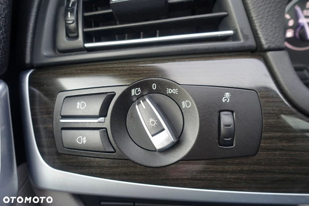 BMW Seria 5 530d xDrive Sport-Aut Modern Line - 33