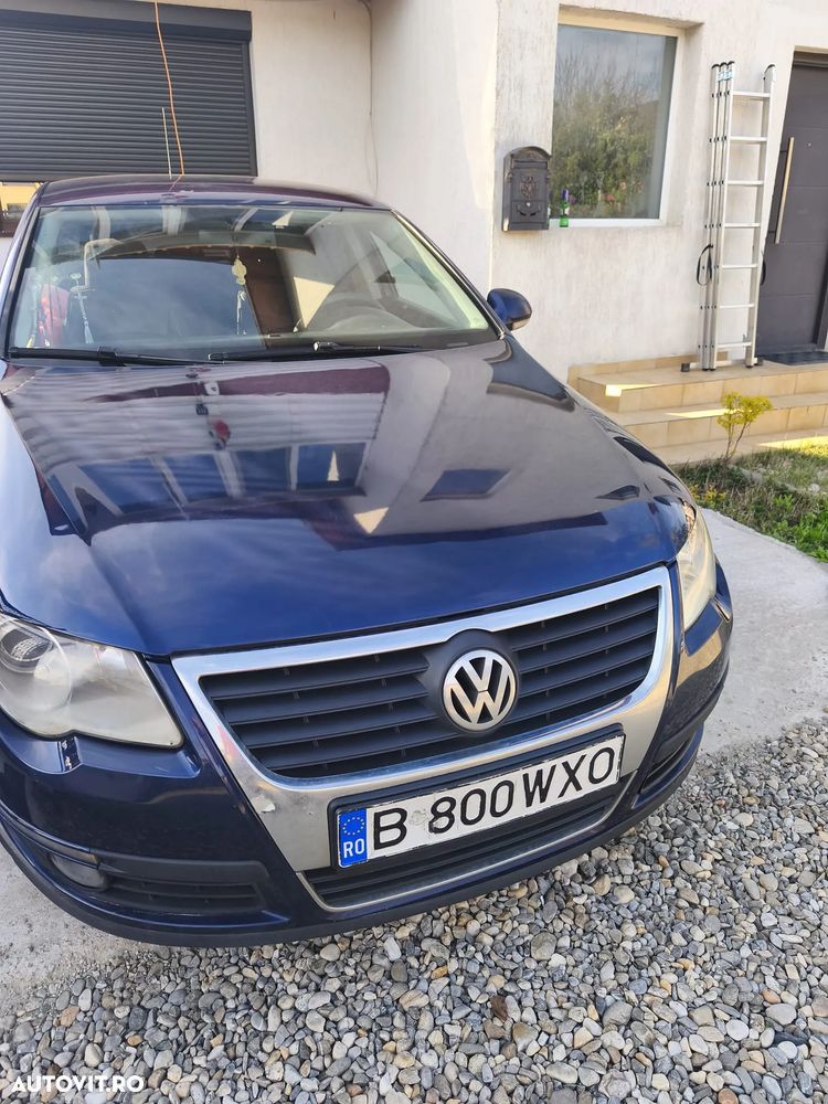 Volkswagen Passat 1.6 FSI Comfortline - 1