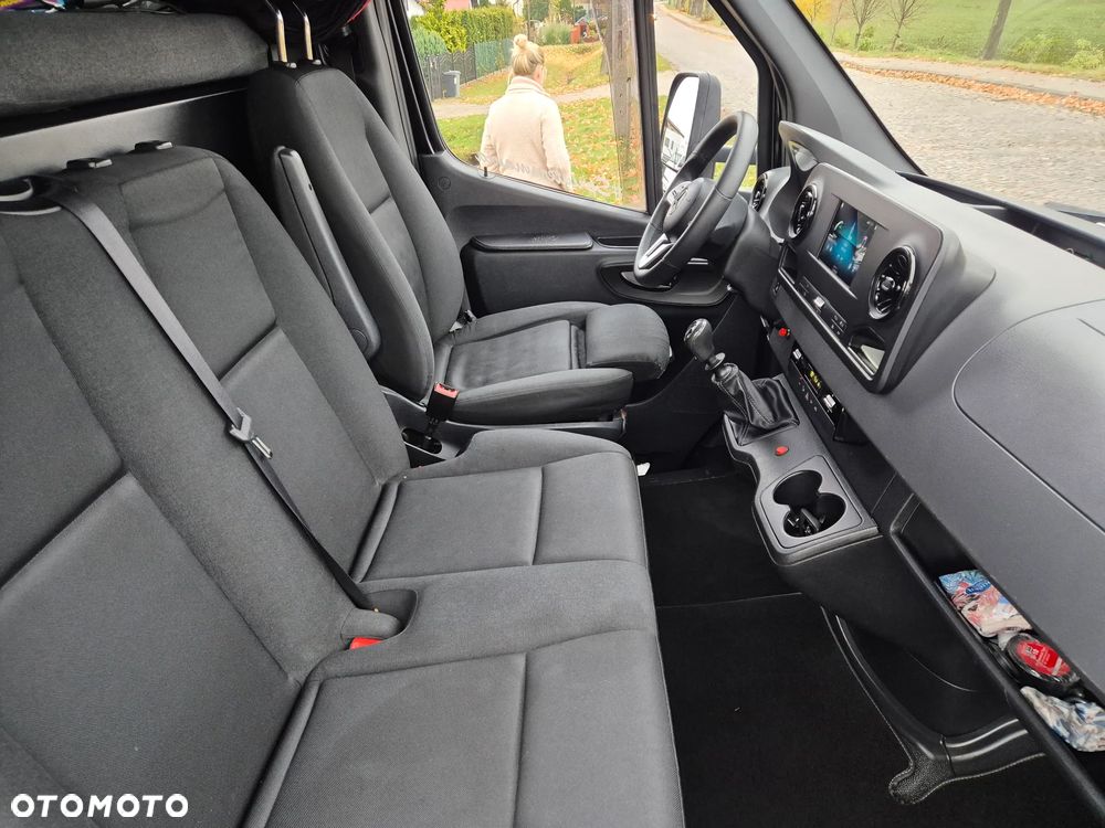 Mercedes-Benz Sprinter - 13