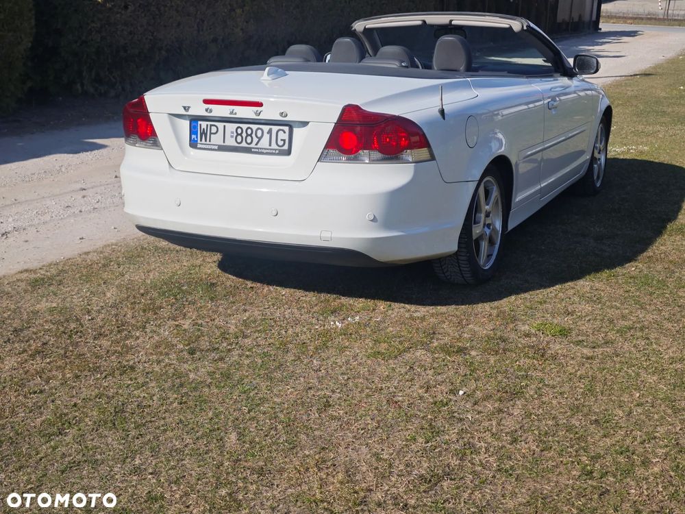 Volvo C70 2.0D Momentum - 24