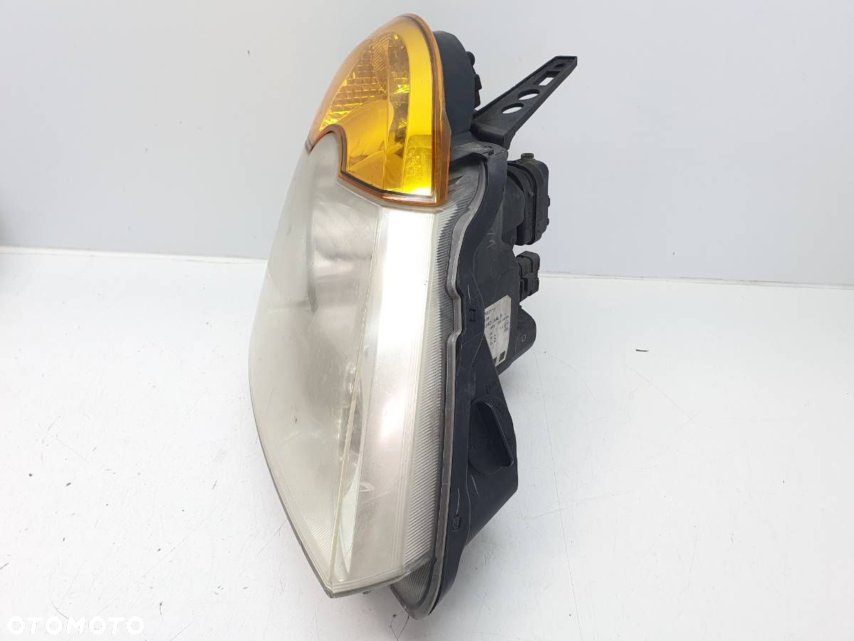 LAMPA PRZÓD PRZEDNIA PRAWA RENAULT MODUS EU 8200301831 - 2