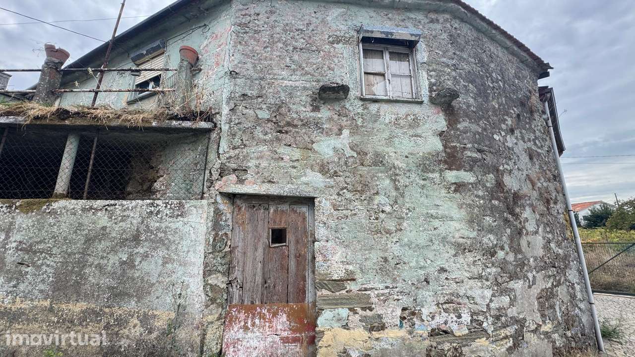 Moradia T3 para restauro Moura Morta, Régua - Grande imagem: 2/8
