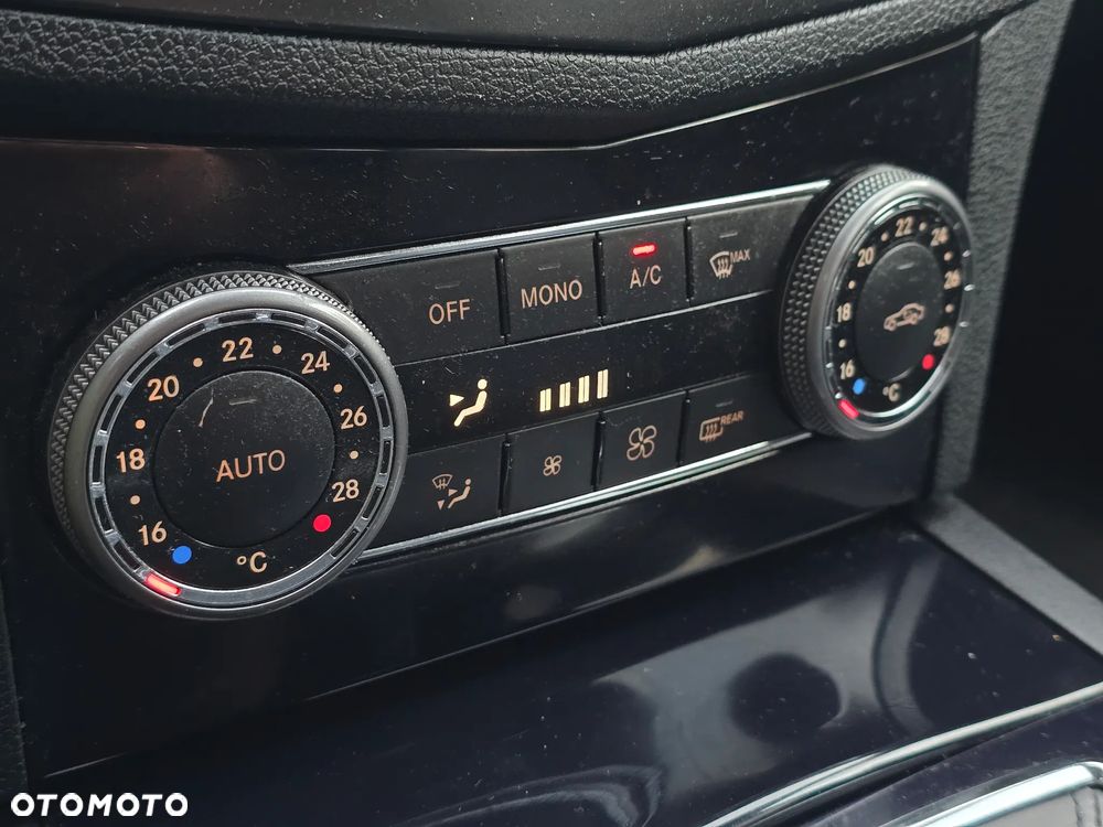 Mercedes-Benz Klasa C 200 CDI Elegance - 34