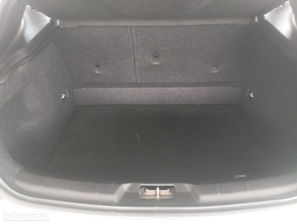 Volvo V40 2.0 D2 Momentum - 20