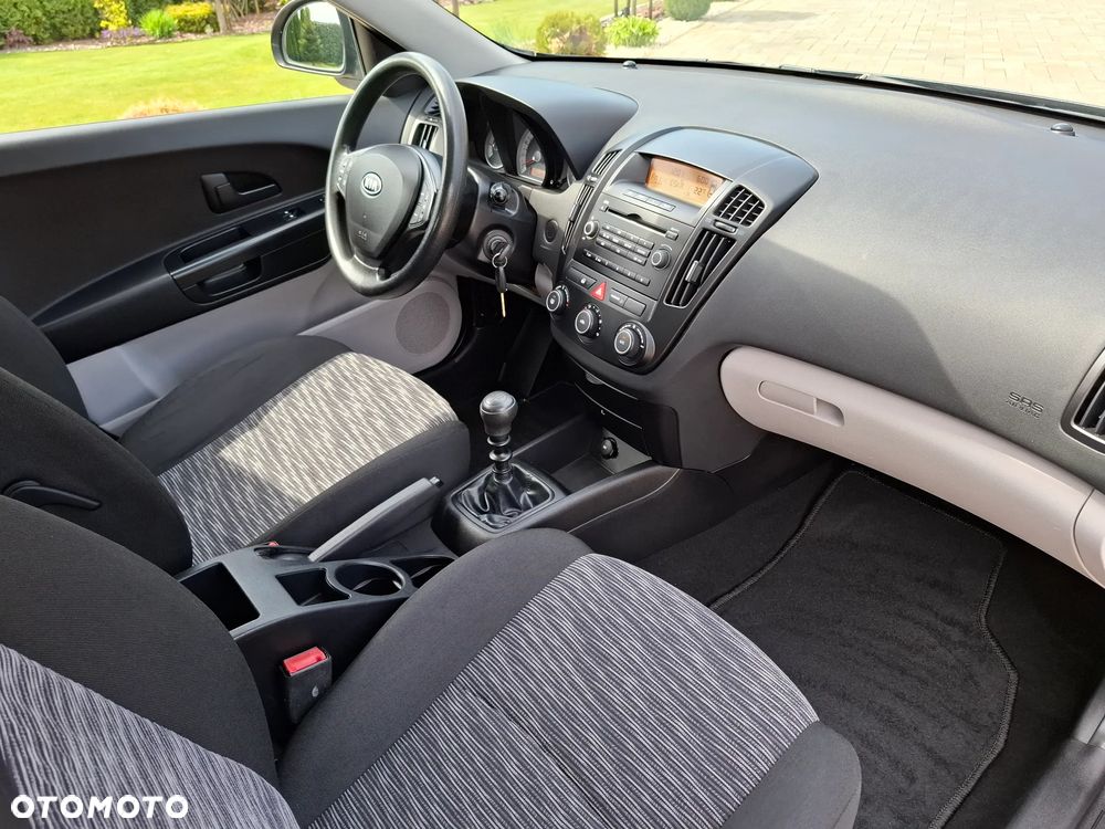 Kia Ceed 1.4 CVVT LX - 38