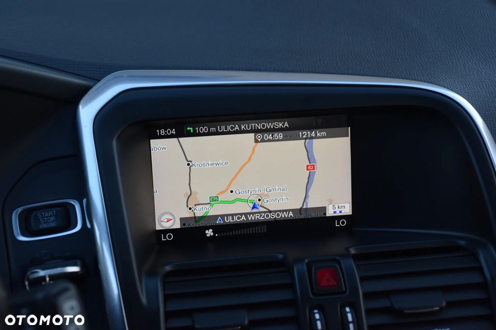 Volvo XC 60 D3 Drive-E R-Design Momentum - 24