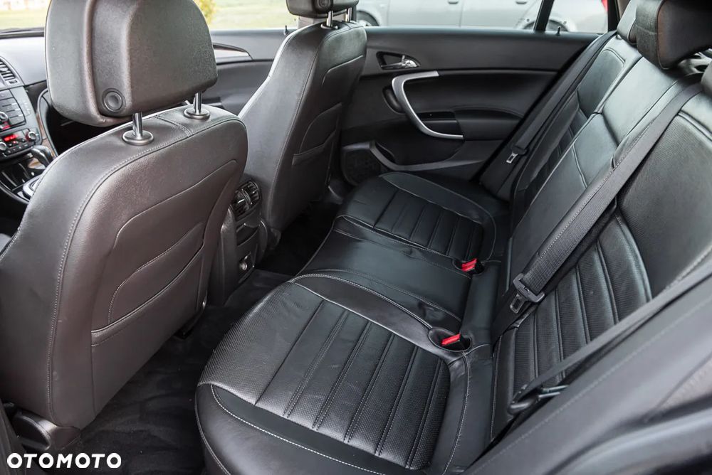 Opel Insignia 2.0 Turbo Sports Tourer 4x4 Automatik Cosmo - 25