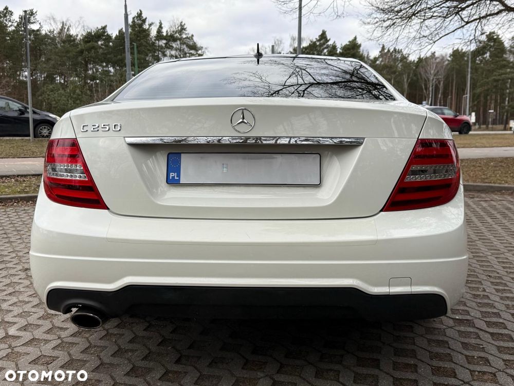 Mercedes-Benz Klasa C 250 CGI BlueEff Sport - 8